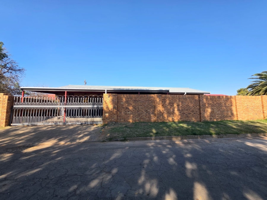 2 Bedroom Property for Sale in Verwoerdpark Northern Cape